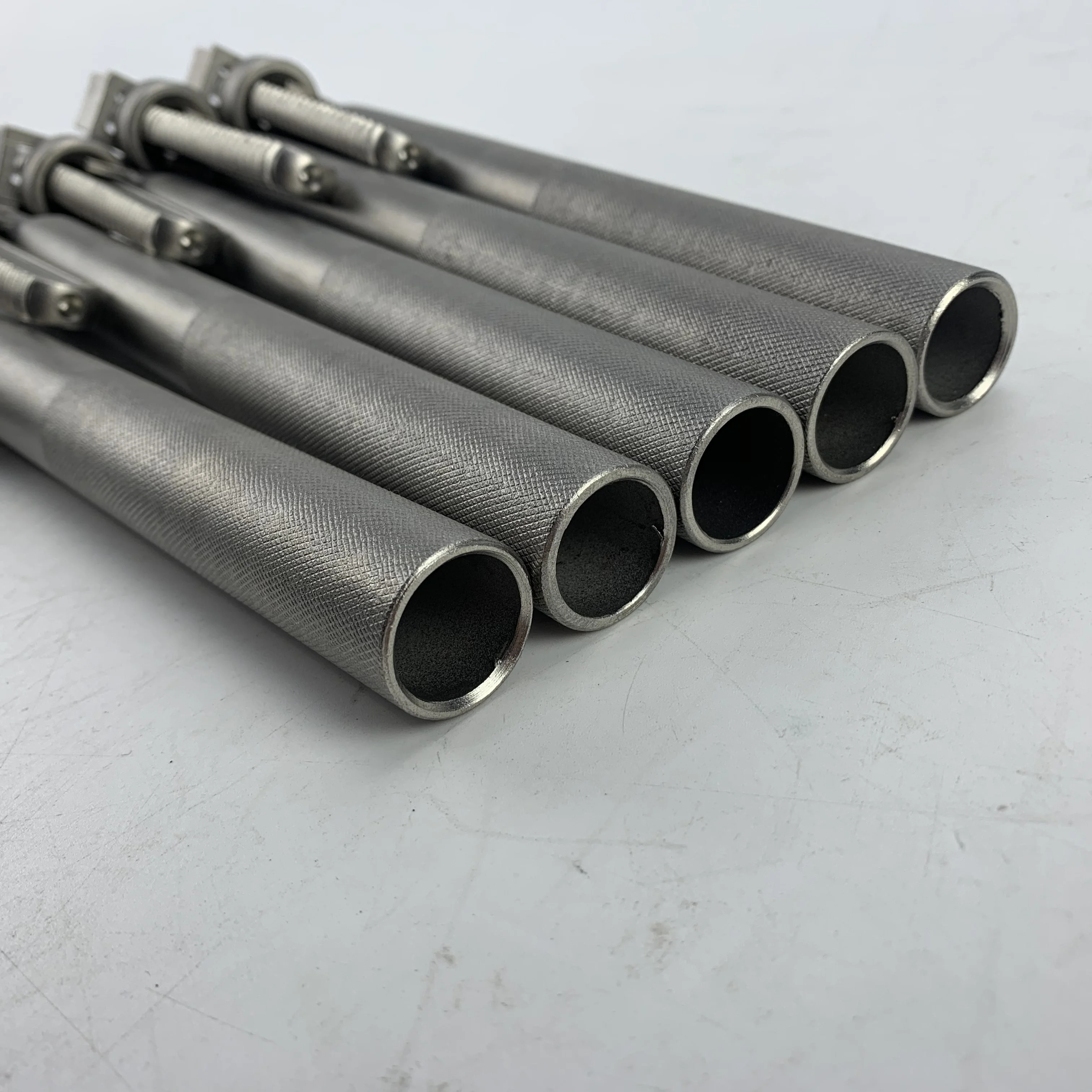 304 stainless steel rust resistance anti - magnetism corrosion resistance high - temperature resistance  pipe wrench factory
