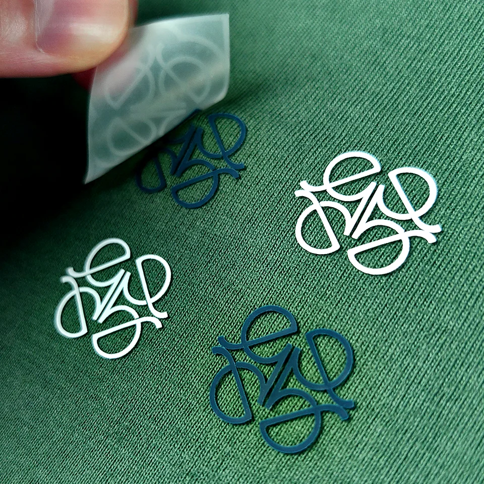 Silver Glossy Silicon Patch Customized 3D Embossed LOGO Heat Transfer on Garment Rubber Clothing Tags Special Shape