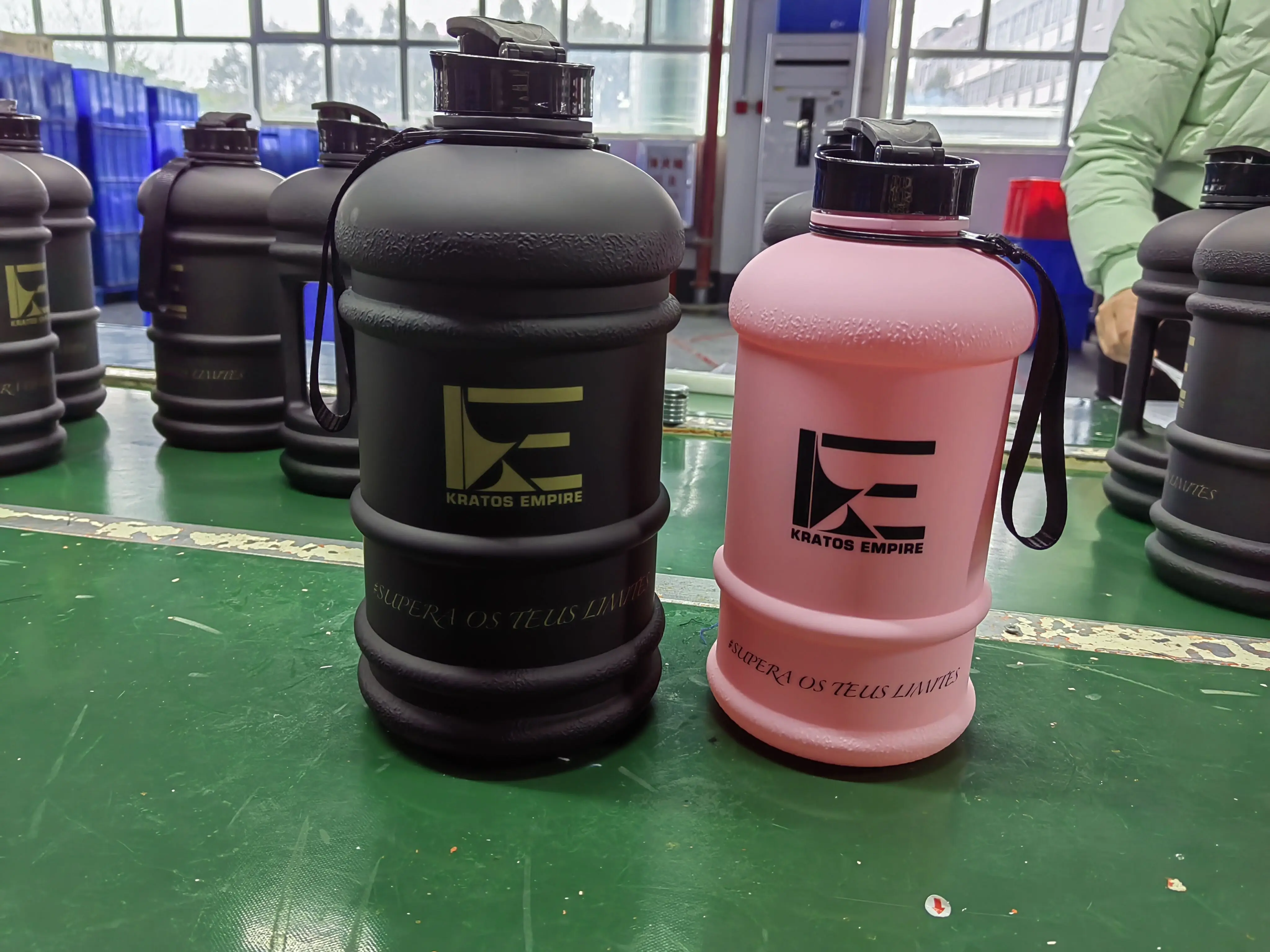 ShakeSphere 1.3L Hydration Jug 1.3L / Matte Black/Black Logo