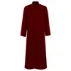 Vino tinto sacerdote cos ropa