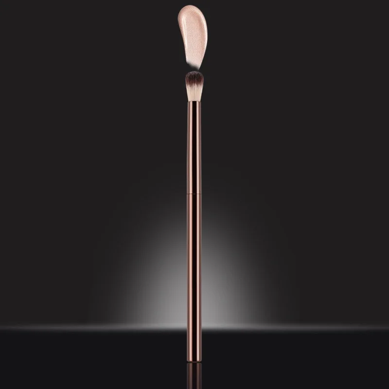 Eye Shadow BrushScatter Powder  Powder Paint Blush  Concealer Brush Lip Brush Multi-Function Brush