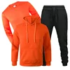 Orange avec un pantalon noir