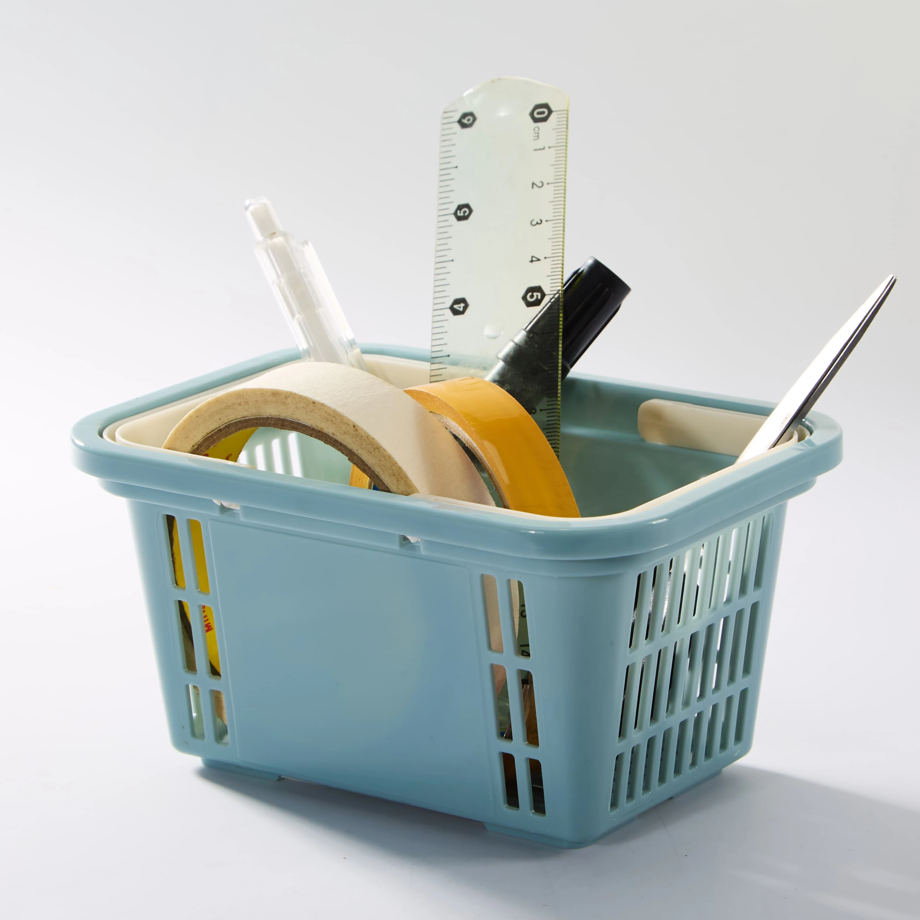 Custom Design Mini Plastic Storage Basket Desktop Sundries Storage Basket for Office Home Dormitory