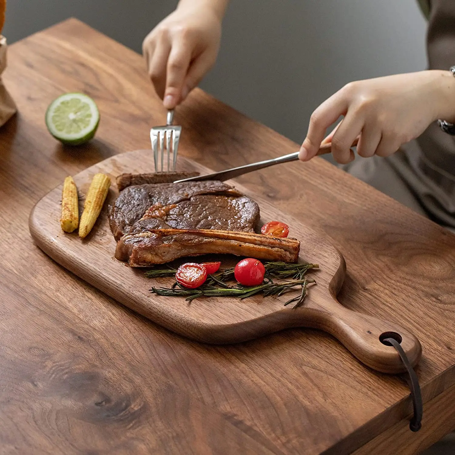 Wholesale Cutting Board with Handle Walnut Wooden Chopping Boards for Bread Vegetables Fruits