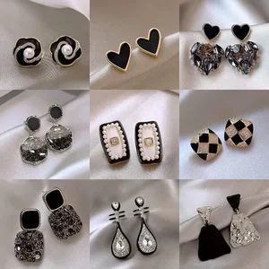New Fashion High-end Diamond Enamel Earrings Niche Versatile Temperament Earrings Light Luxury High-quality Earrings Wholesale