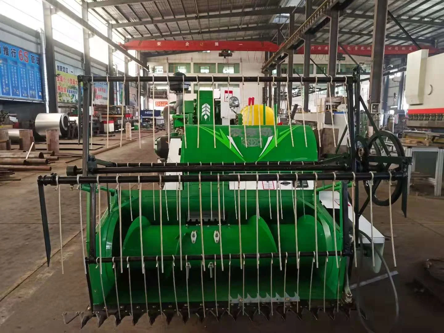 Factory Price Machine Rice Alfalfa Cutting Machine Harvester Rice Wheat Paddy Small Combine Harvester Paddy Cutting Machine