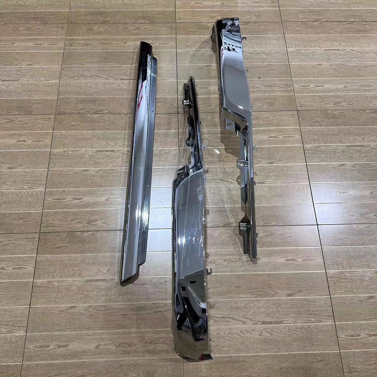 GHCD New Product Hot Selling  Factory Price Chrome-plated Narrow Lower Bumper for Japanese Truck  New Hin 700