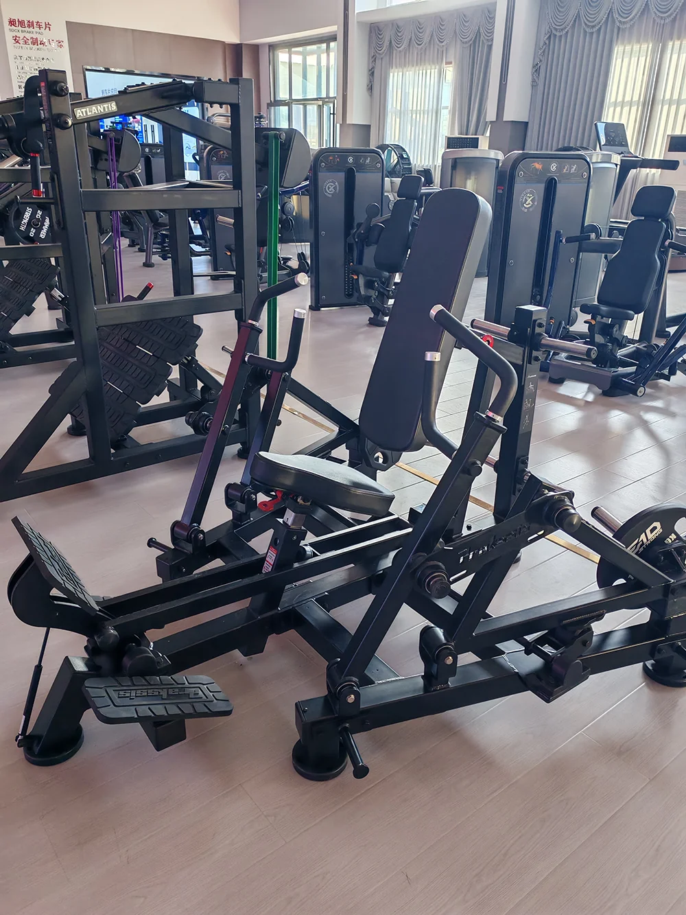 LD05 Commercial Vertical Chest Press Machine