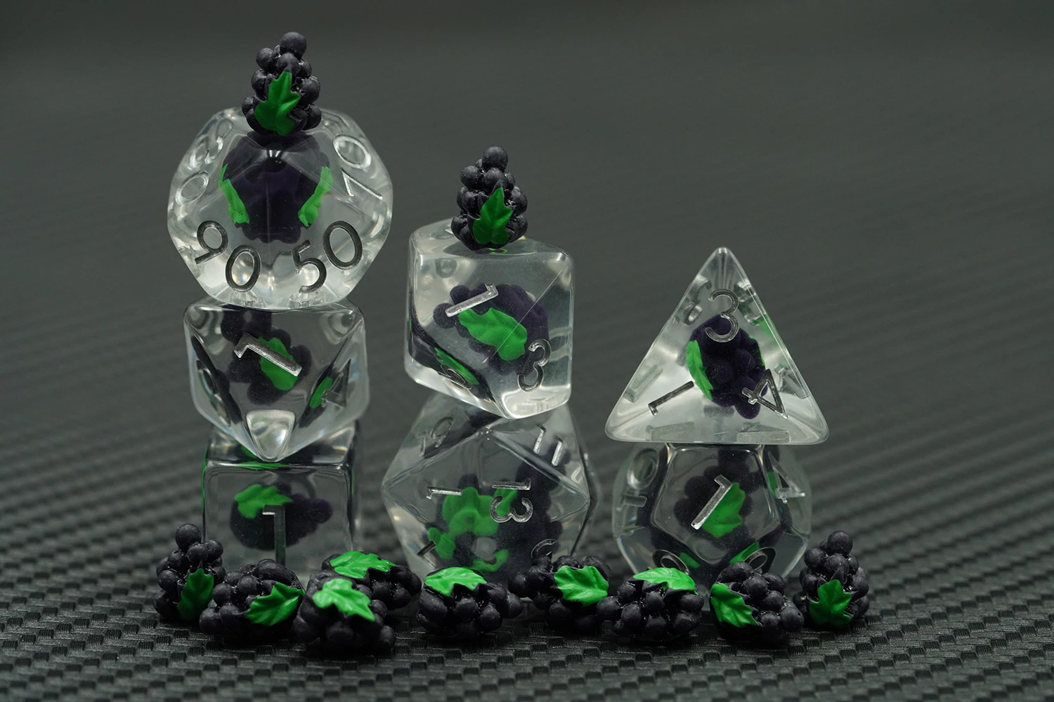 Dungeons and Dragons Game Accessory-Resin Polyhedral Dice Set Grape Shape Inside D20 7 Pcs Silver Number manufacture