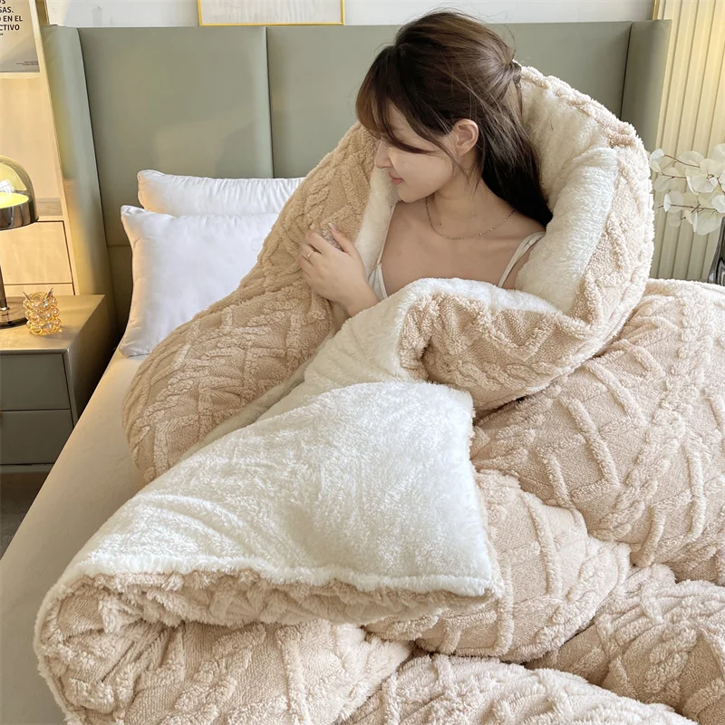 2023 Hot Selling Thick Quilt Comforter For Autumn Winter Warm Breathable Skinfriendly Nofading