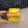 Un fromage carré de 7 cm de haute qualité [en boîte]