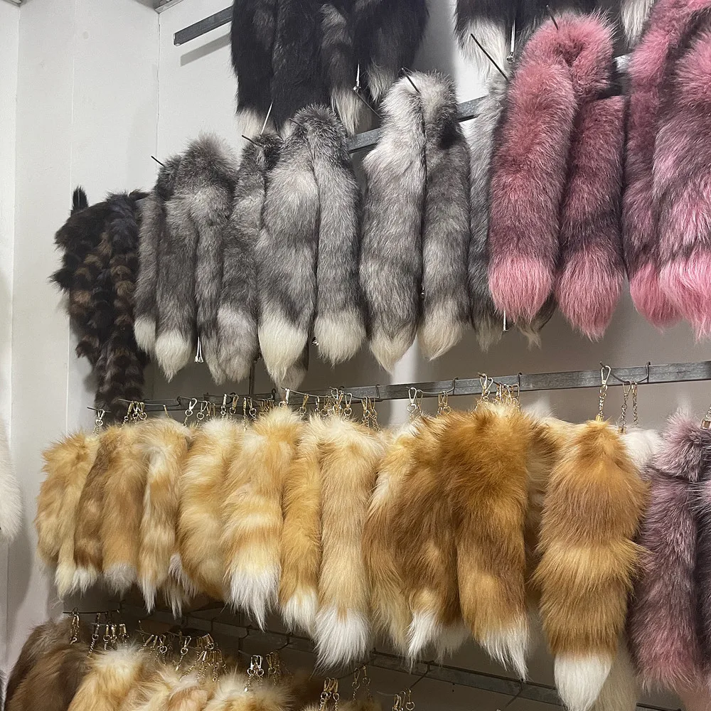 Manufacturers Wholesale High Quality Real Real Fox Tail for Woman Adult Products Fluffy 40cm fox Tail Accessory