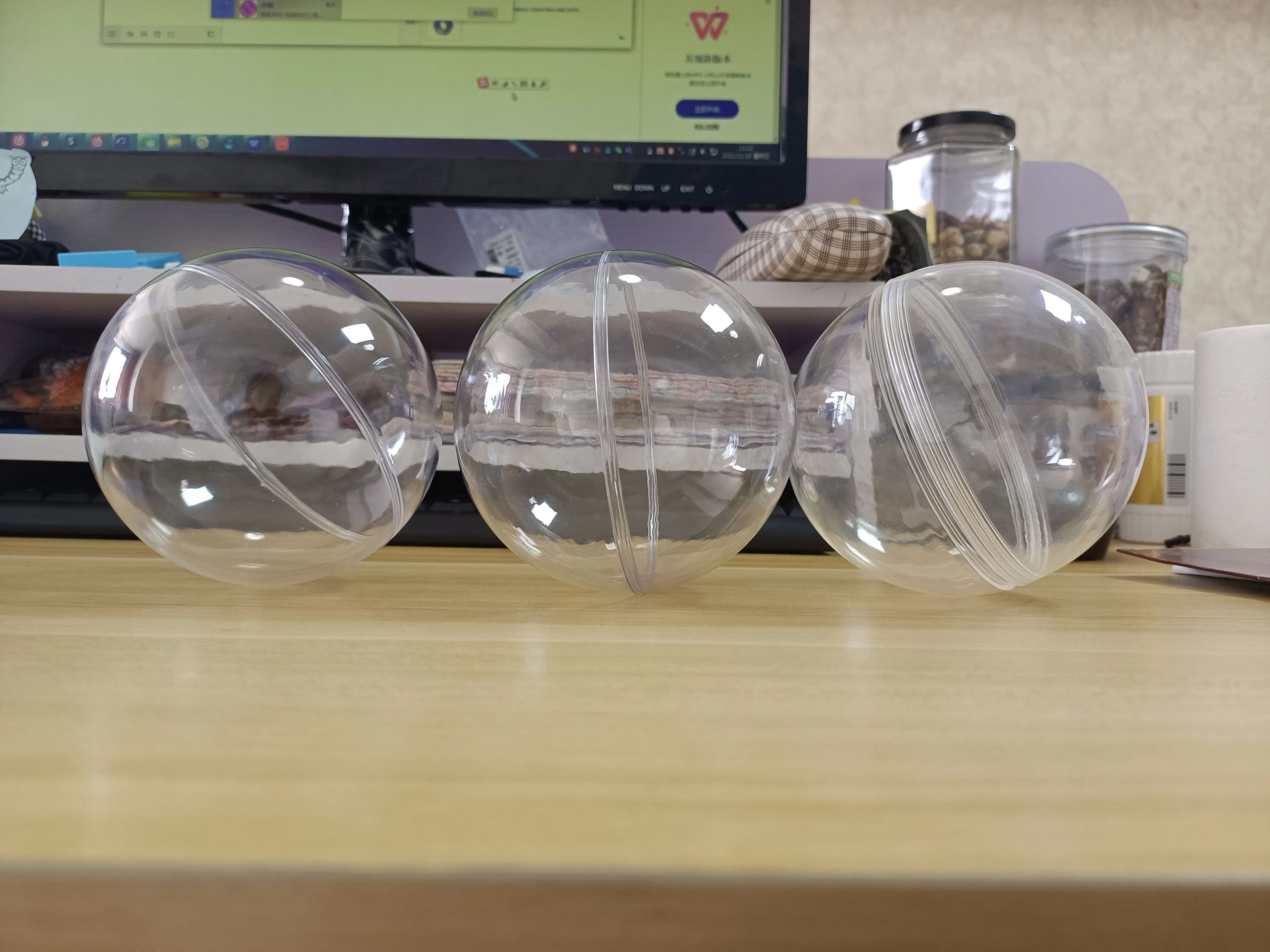 Custom 100mm Clear Candy Holder Transparent Screw Open Plastic Ball Toy