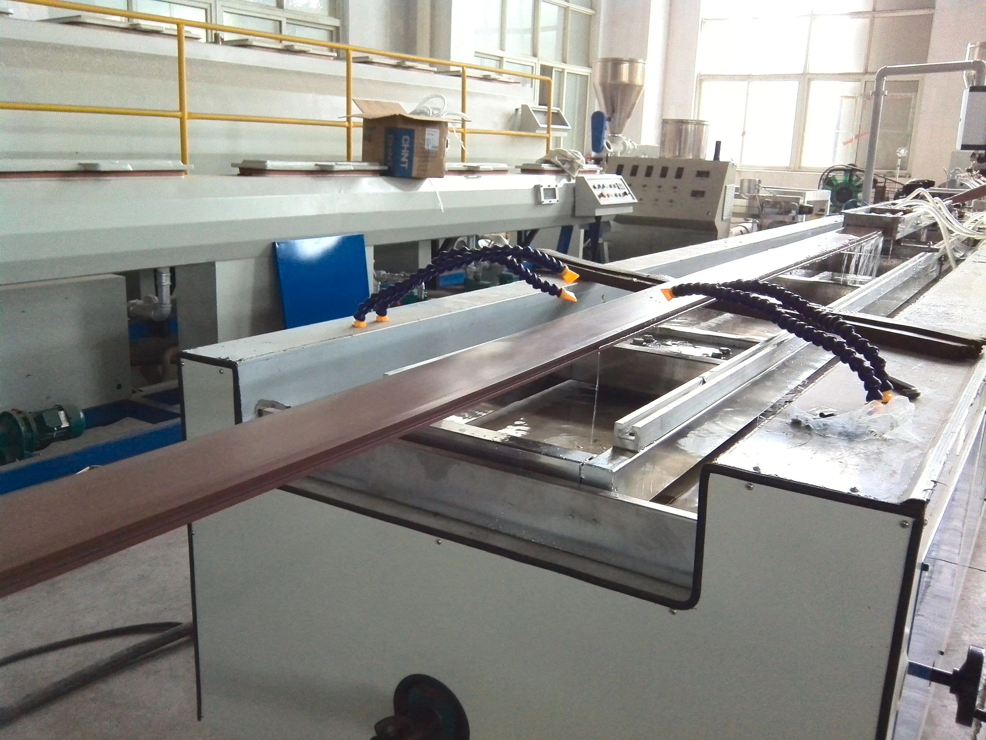 WPC door frame profile WPC decking profile extrusion line with laminating machine