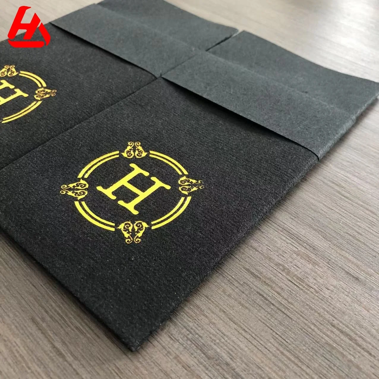 Популярные черные обеденные салфетки пользовательские салфетки с логотипом бумажные салфетки бесплатный образец