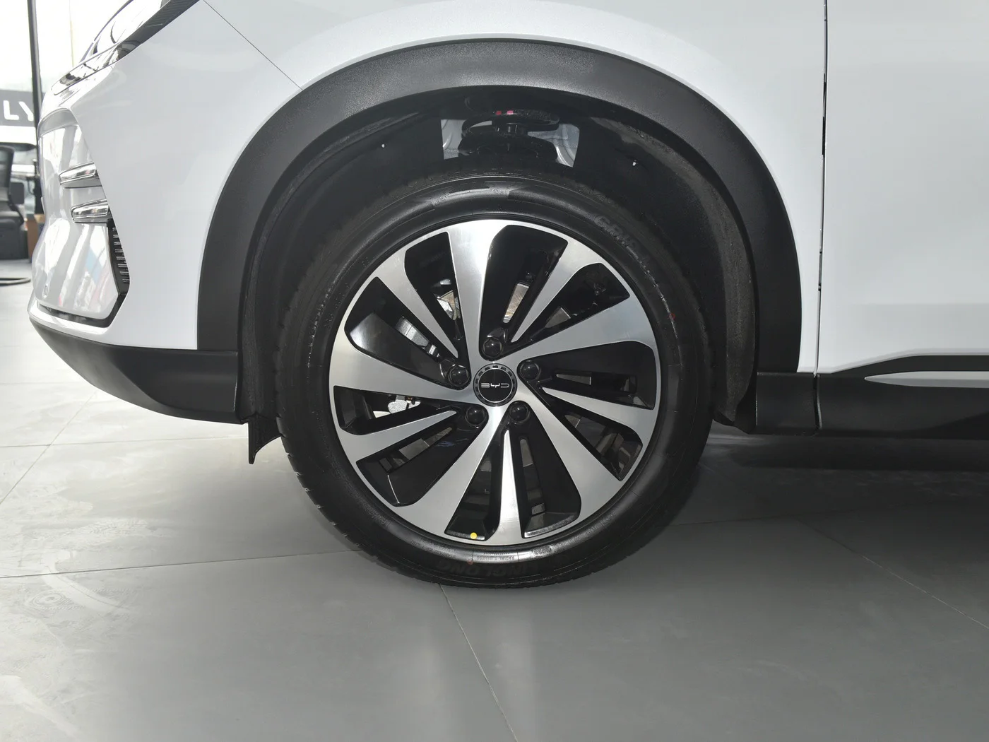 Hybrid Build Your Dreams BYD Qin L car New Energy Vehicle PHEV Sedan 80KM 120KM
