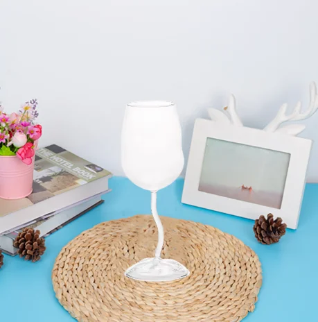 Wholesale Customized Colored Wine Glass Wine Champagne Cocktail Glass Cups With Unique Bottom