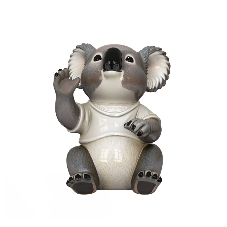 Премиальная милая керамическая статуэтка коалы с приветственным жестом, оптовая продажа, настраиваемая высококачественная керамическая статуя — художественное изделие для европейского и американского рынков