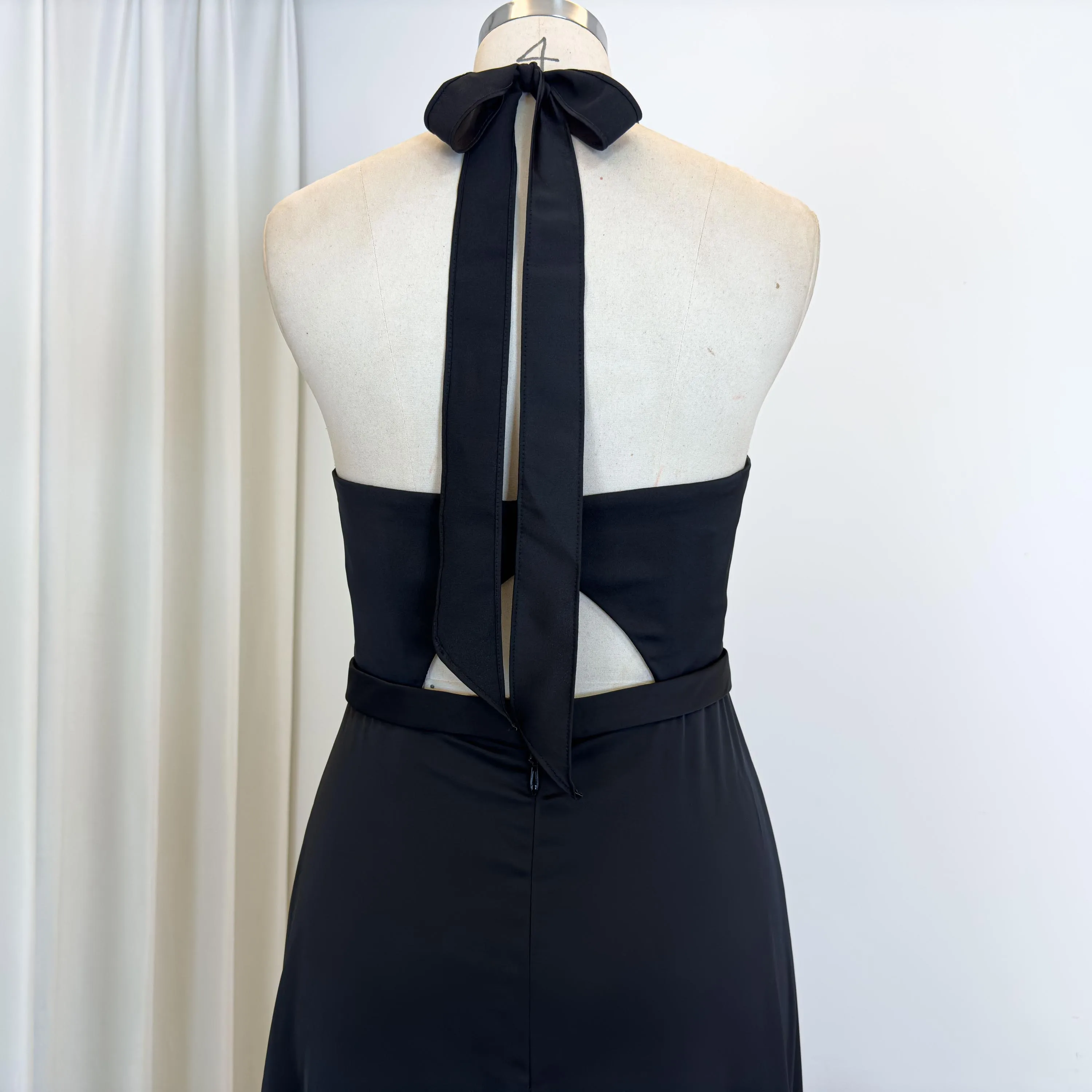 TEENYEE Durable Halter Neckline Black Bridesmaid Dresses Modern Formal Plus  Size Party Gowns for Ladies| Alibaba.com