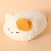 Un gatito naranja y blanco.