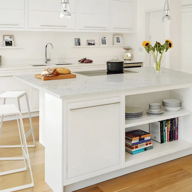 Customized Modern Natural Quartz Stone Countertops Table Tops Kitchen Island Calacata White Eco-Friendly 5-Year Warranty Factory