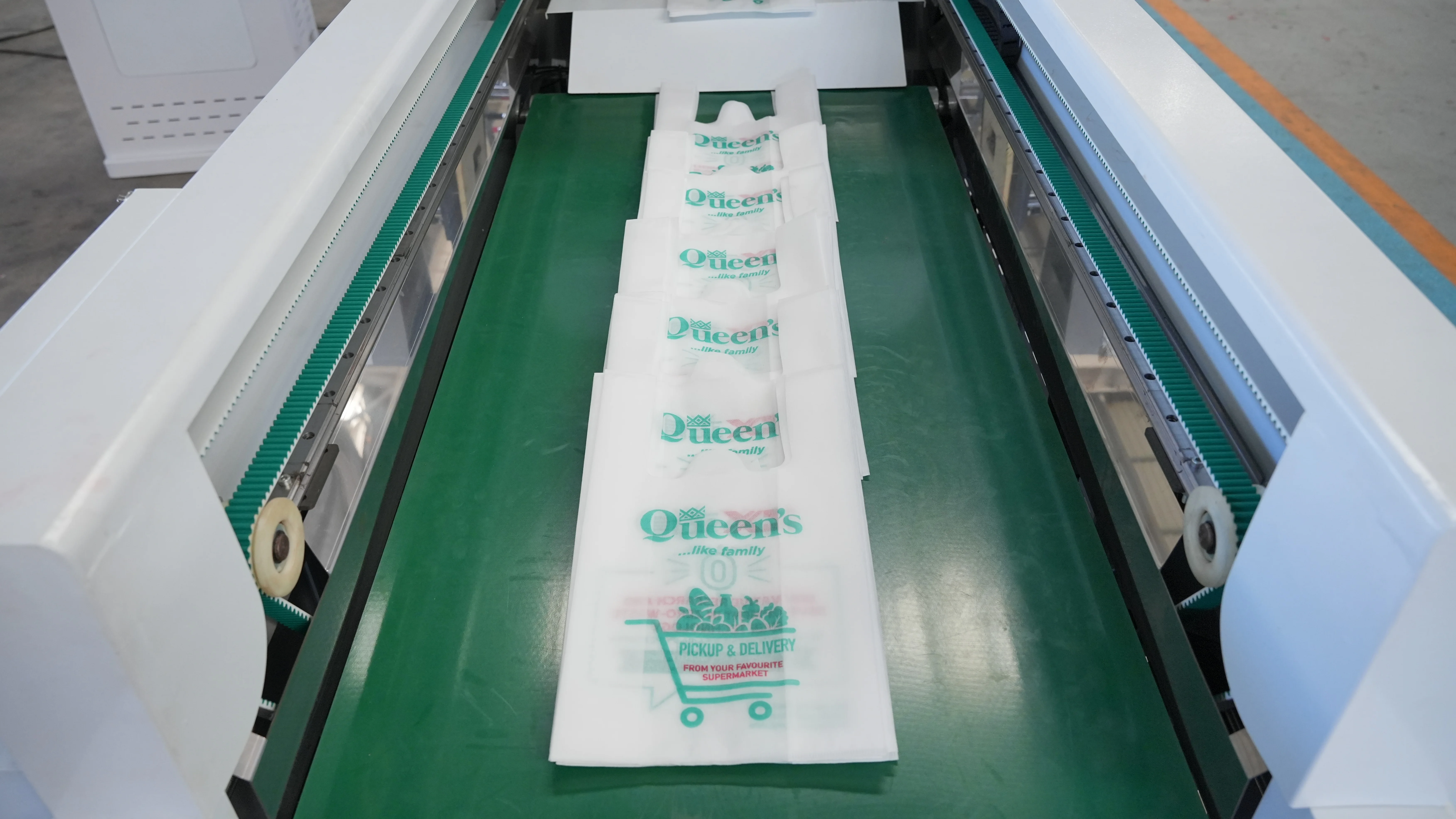 ZXL-A700 Ultra Reusable Automatic Polypropylene T-shirt Bag Cut