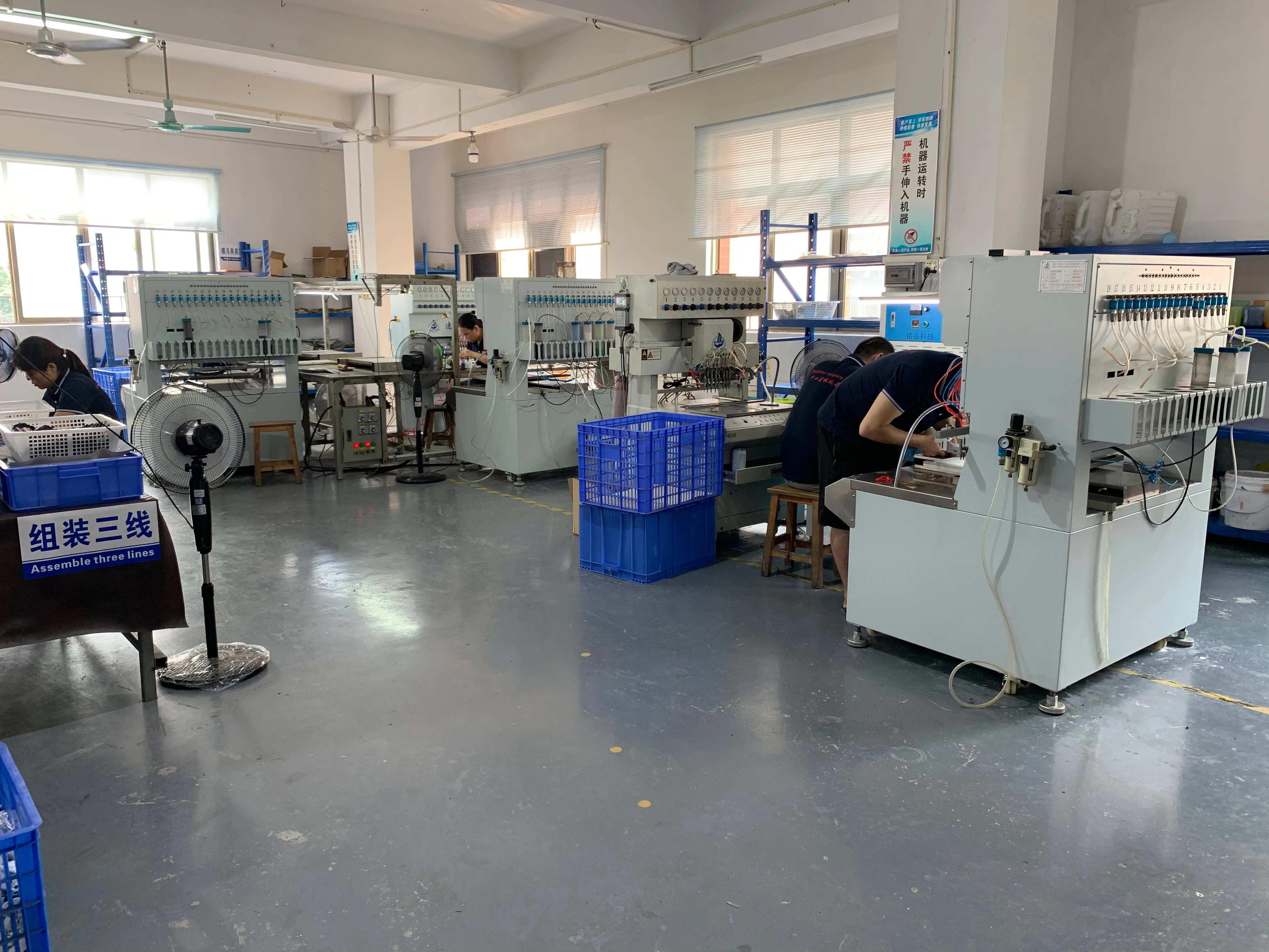Zhongshan City Hongfeng Craft & Adornment Factory 2