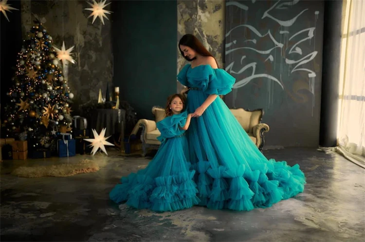 Luxury Off Shoulder Gorgeous Mother Daughter Matching Tulle Fluffy Dresses Ruffle Train Evening Party Prom Gown