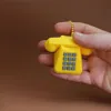 Téléphone vintage jaune