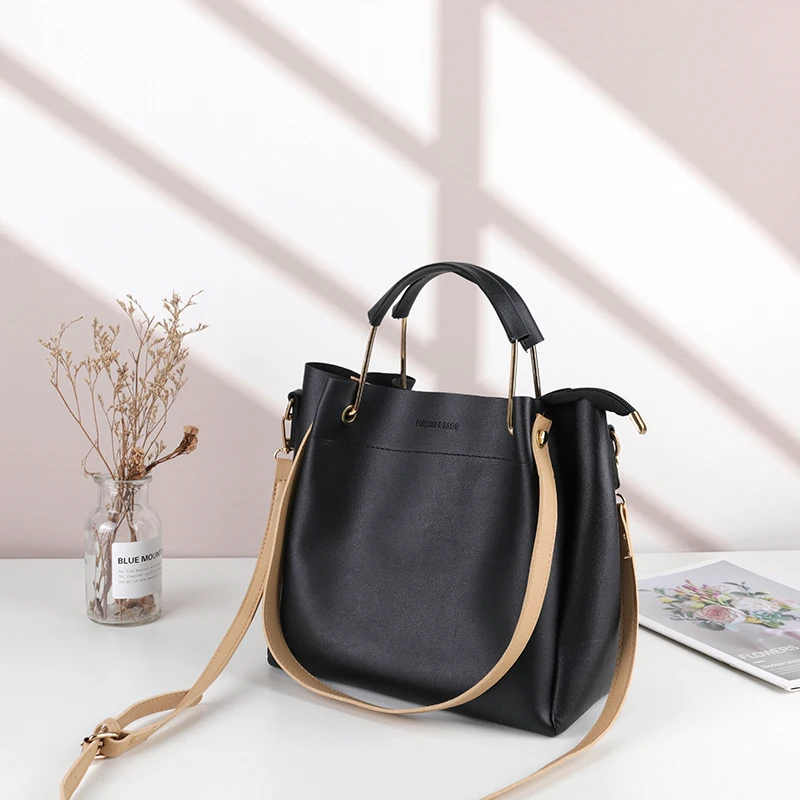 Customizable Lightweight PVC Zipper Closure High-Capacity Bucket Shoulder Handbag for Women's Daily Use