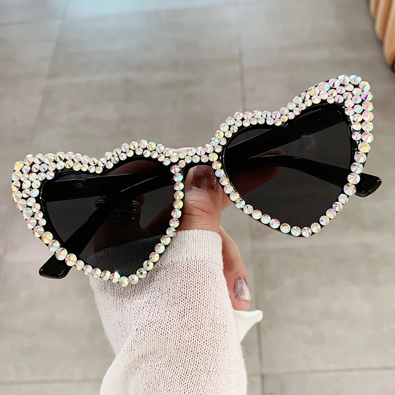 Rhinestone Sun Glasses - Diamond-Studded Heart Sunglasses display picture 1