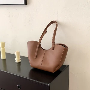 Custom Designer Women Soft Pu Leather Shoulder Bags Fashion Handbag Large Capacity Premium Bucket Tote Bag for Daily Commuting