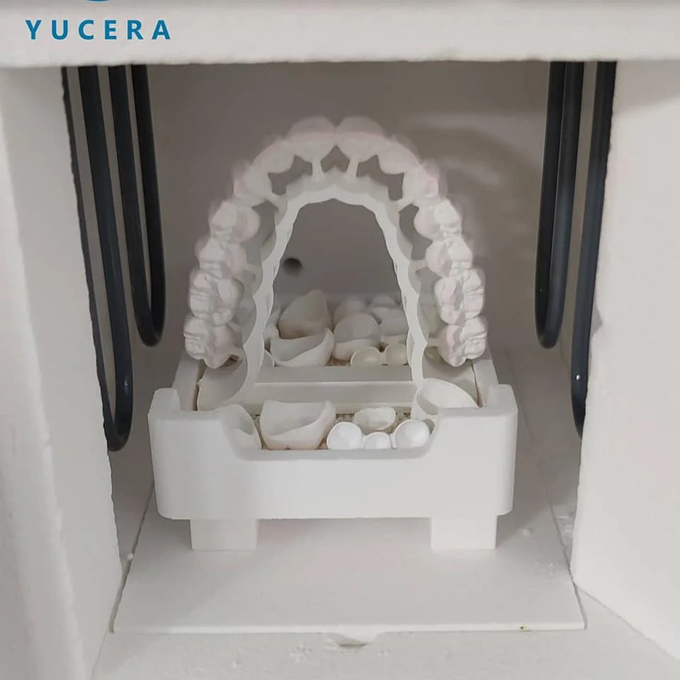 Yucera 1200MPa Bending Strength HT Zirconia Dental Block and White Block Blank for Dental Equipment Laboratory and Tooth Gems