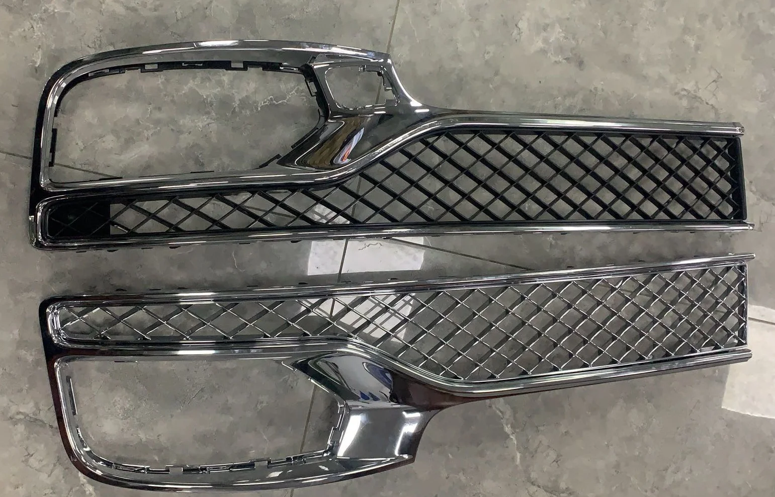 3SE807647 3SE807648 Front Bumper Grille Black/Chrome For Bentley