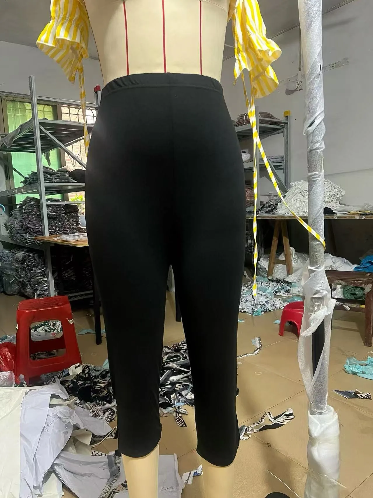 Tight Fitting Seven Quarter Pants with Elastic Waist Slim Fit Casual Tight Pants thumbnail