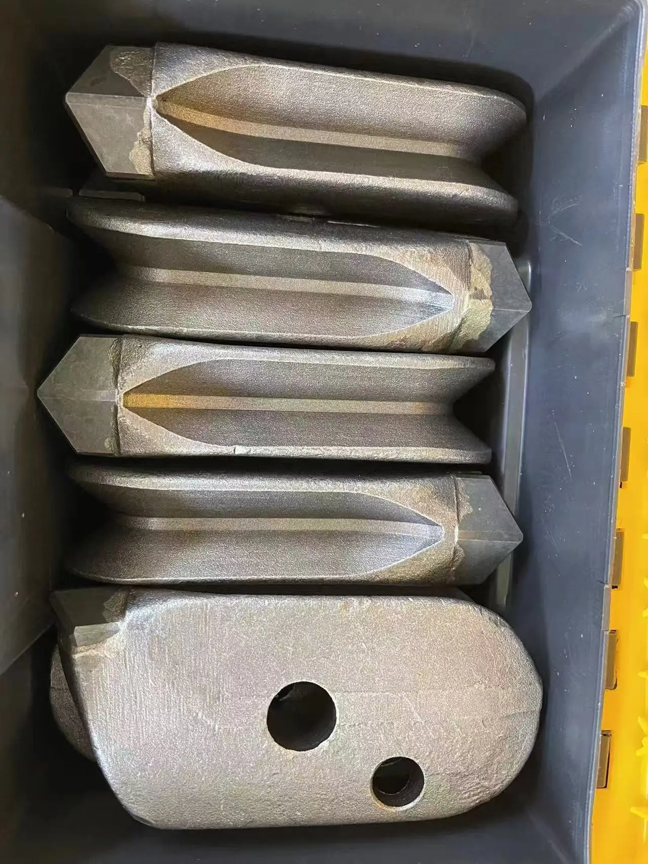 Sharp Flat Bucket Teeth for 18S 35S Excavator Parts 25SRC 35SRC Construction Machinery Parts