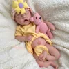 Ragazza con bocca aperta da 18 pollici C