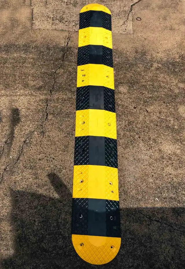 Australian Standard Heavy Duty Durable Plastic Speed Hump for Parking factory