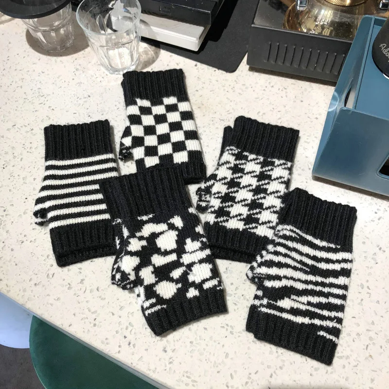 Осенне-зимние теплые перчатки с открытыми пальцами вязаные черно-белые жаккардовые эластичные шерстяные без пальцев для рук