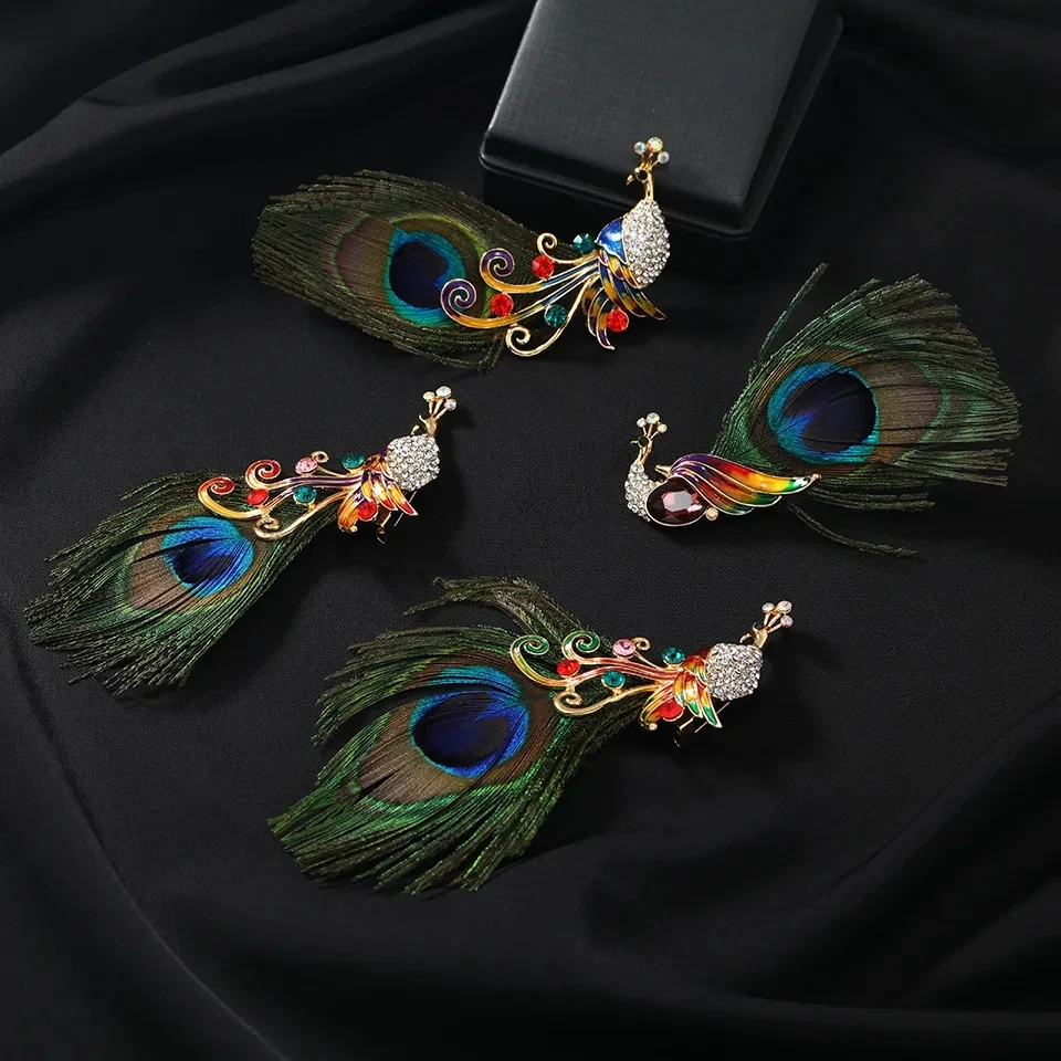 Colorful Peacock Feather Animal Embedding Diamond Fashion Women's Cheongsam  Chest Pin Accessories