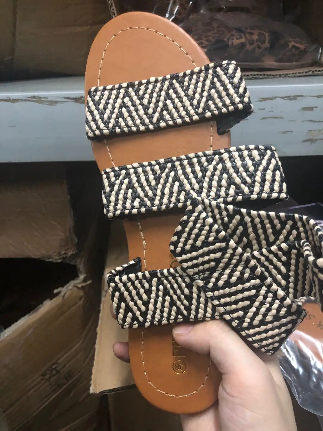 2021 Amazon Impressão Sapatas Das Sandálias Das Mulheres Sapatos Desliza  Sapatos De Grife Mulheres Marcas Famosas 9246 - Buy Tecer Das Mulheres  Venda Quente Sapatos Da Moda Preço De Atacado,Sapatos De Grife