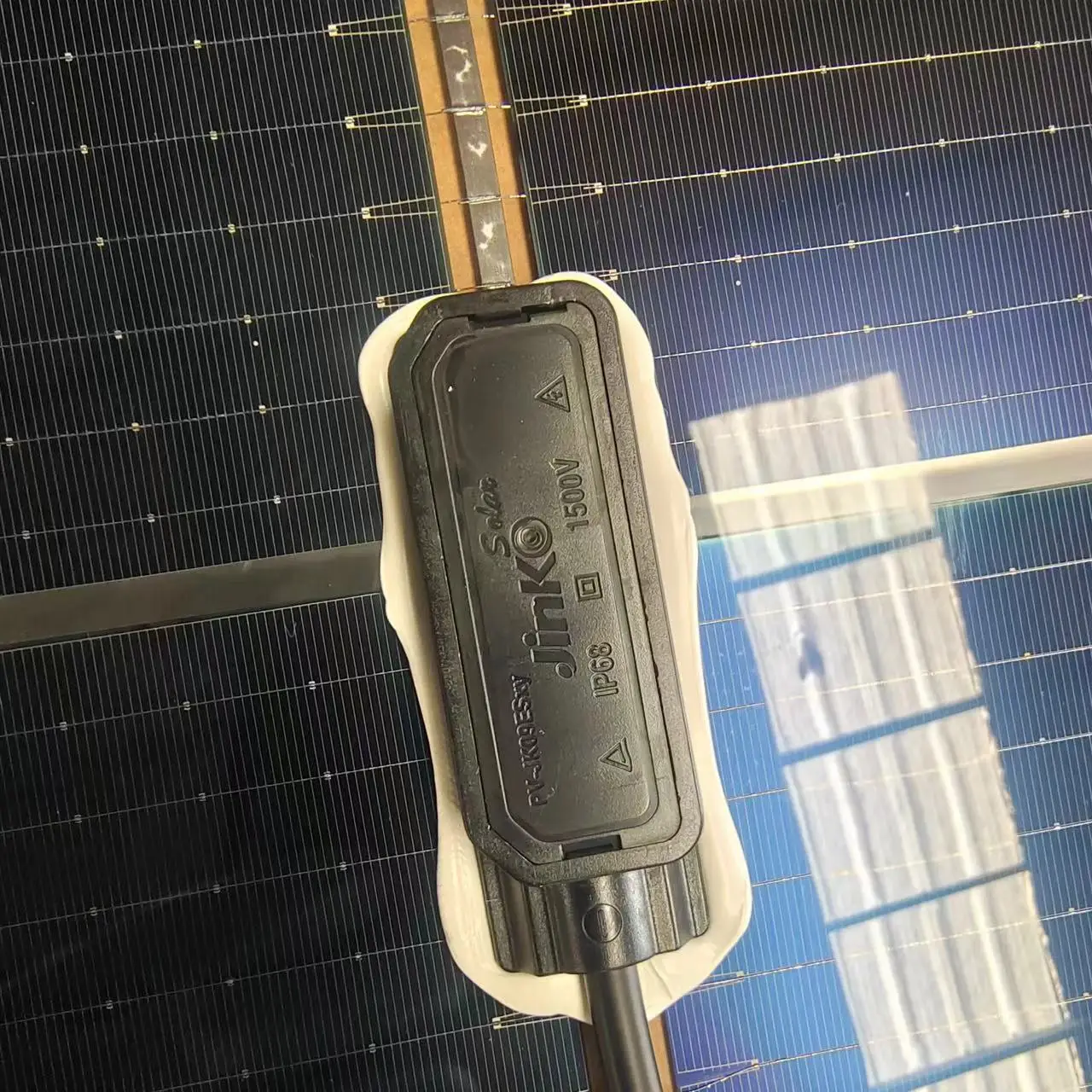 Jinko Solar Panels - High Efficiency 630W Power Solutions