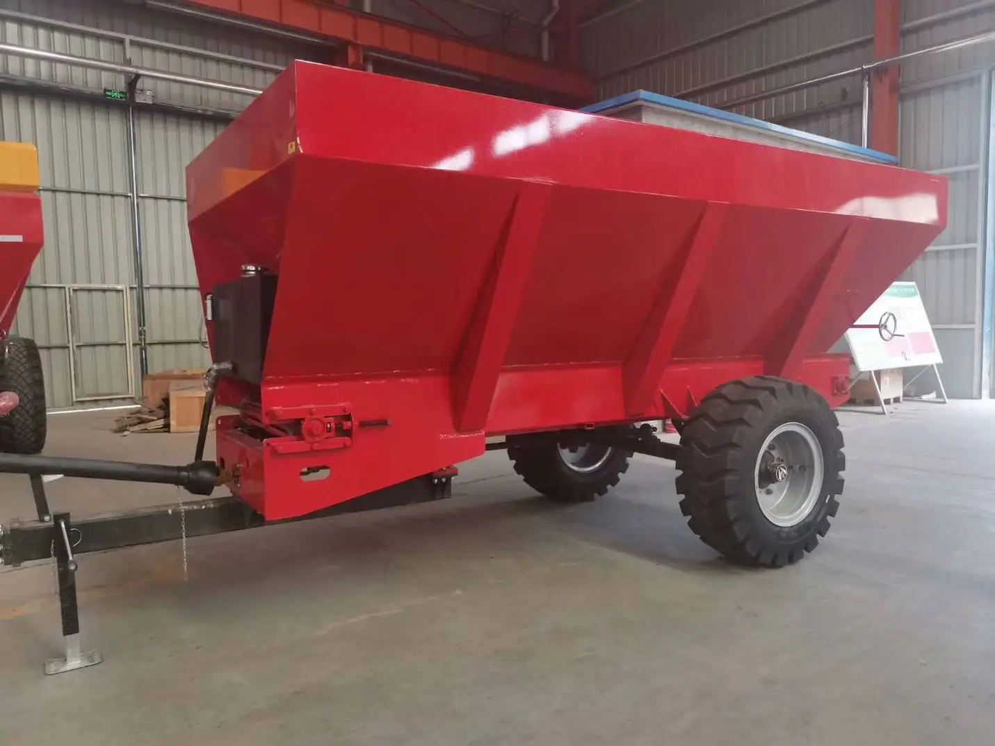 Multifunctional 3 Point Fertilizer Spreader With High Quality