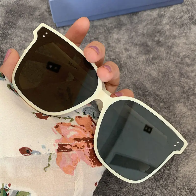 Nuovi Occhiali Da Sole Bianchi E Neri Con Montatura Rotonda Per Ragazze Occhiali  Da Sole Coreani Con Montatura Oversize - Buy Occhiali Da Sole,Occhiali Da  Sole Moda Donna Protezione Uv Guida All'aperto,Occhiali