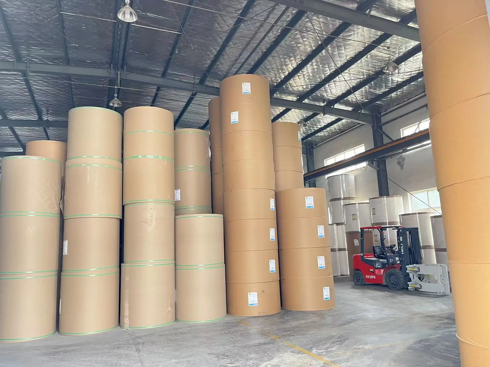 Factory Price Per Ton Customized Recycled Materials Roll Kraft Paper