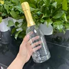 Bouteille transparente avec feuille d'or