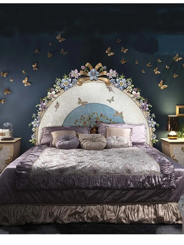 豪华高贵的紫罗兰意大利米兰风格漂亮的蝴蝶鲜花婚礼床设置别墅卧室