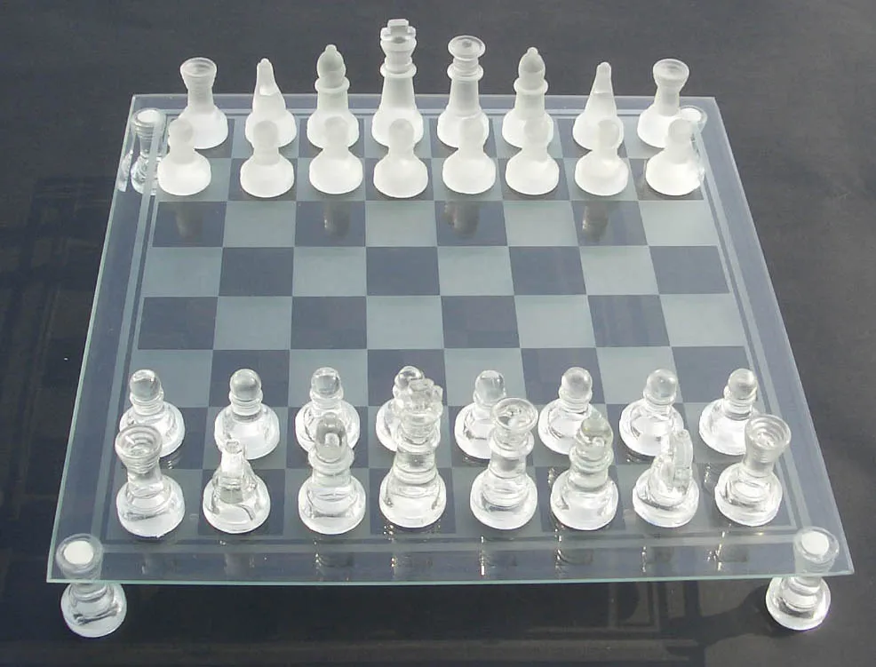 硝子製のチェス 天使と悪魔のチェスセット、ユニークなチェスセット、手作りの黒と白の