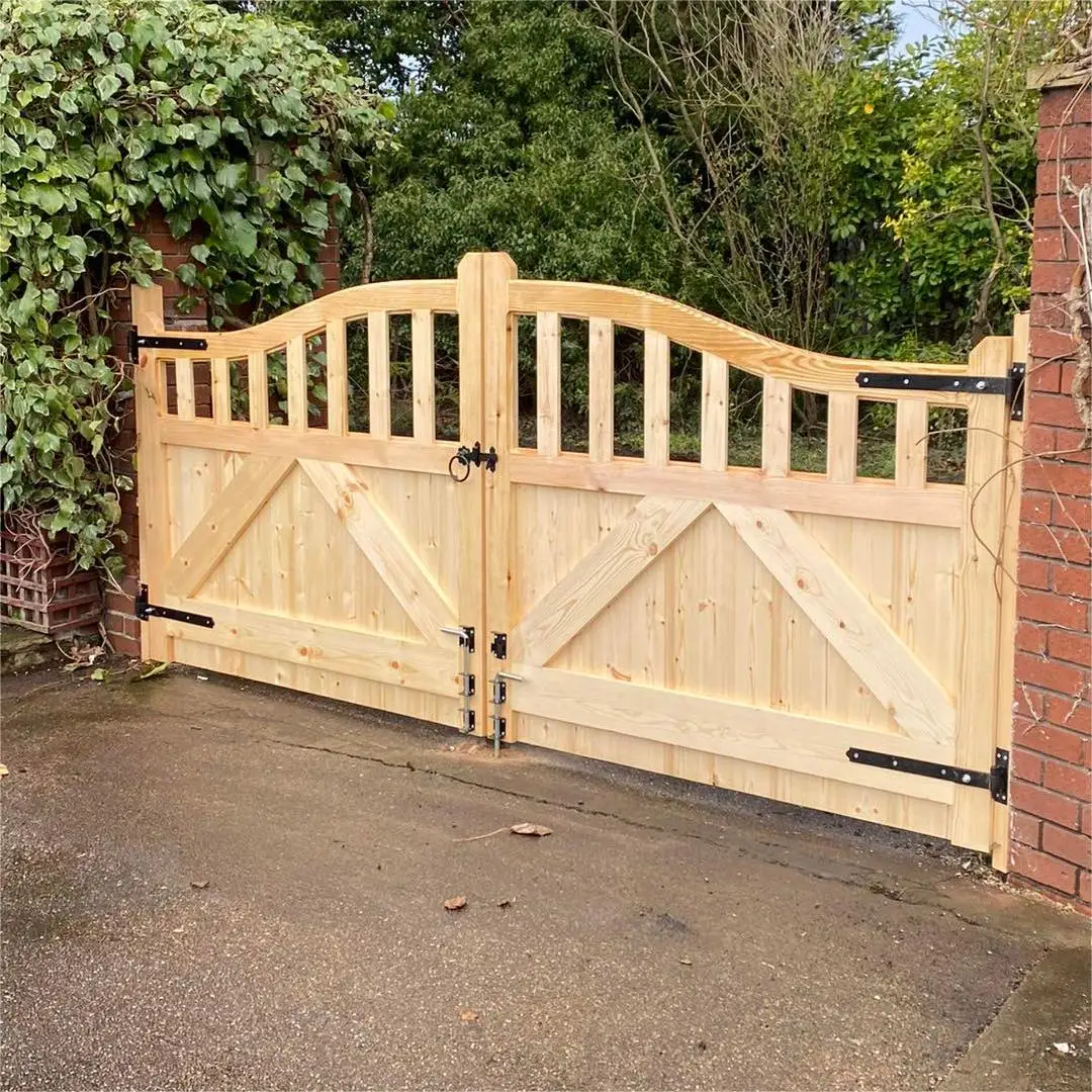 Country Style Rustic Retro Corrosion Resistant Solid Wood Automatic Driveway Gate