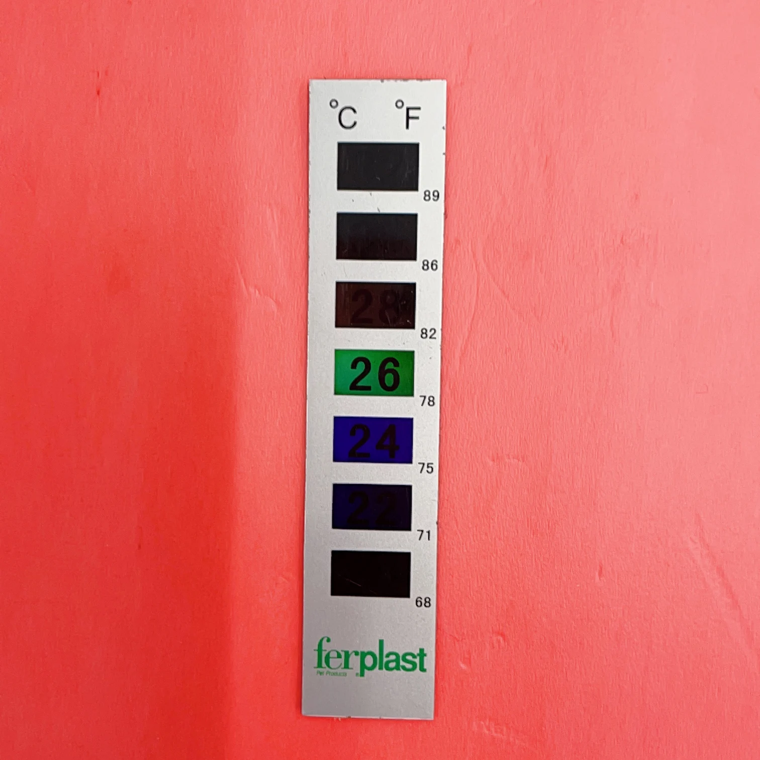 Factory Customized Waterproof Plastic LCD Scale Thermometer for 20-32C Garment Clothing for Household Use